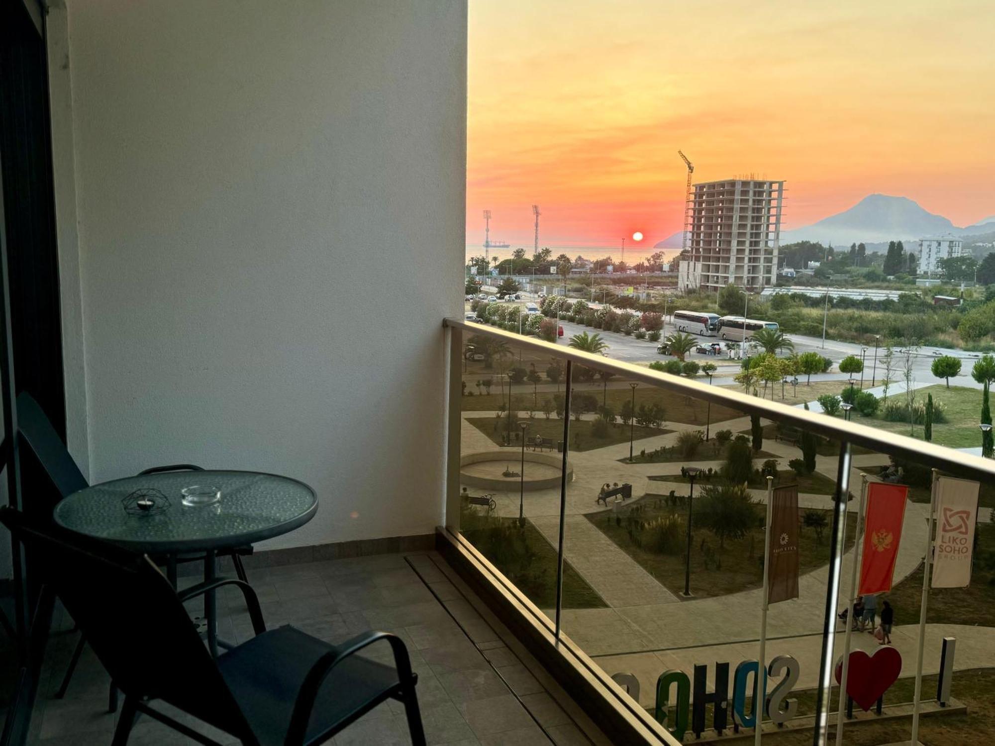 Suncoast Suites Bar Kültér fotó